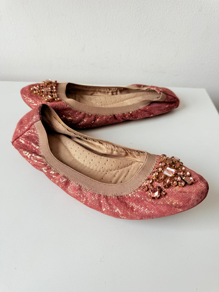 White Mountain Carella Rhinestone Embellised Ballet Flats In Mauve & Gold Size 10