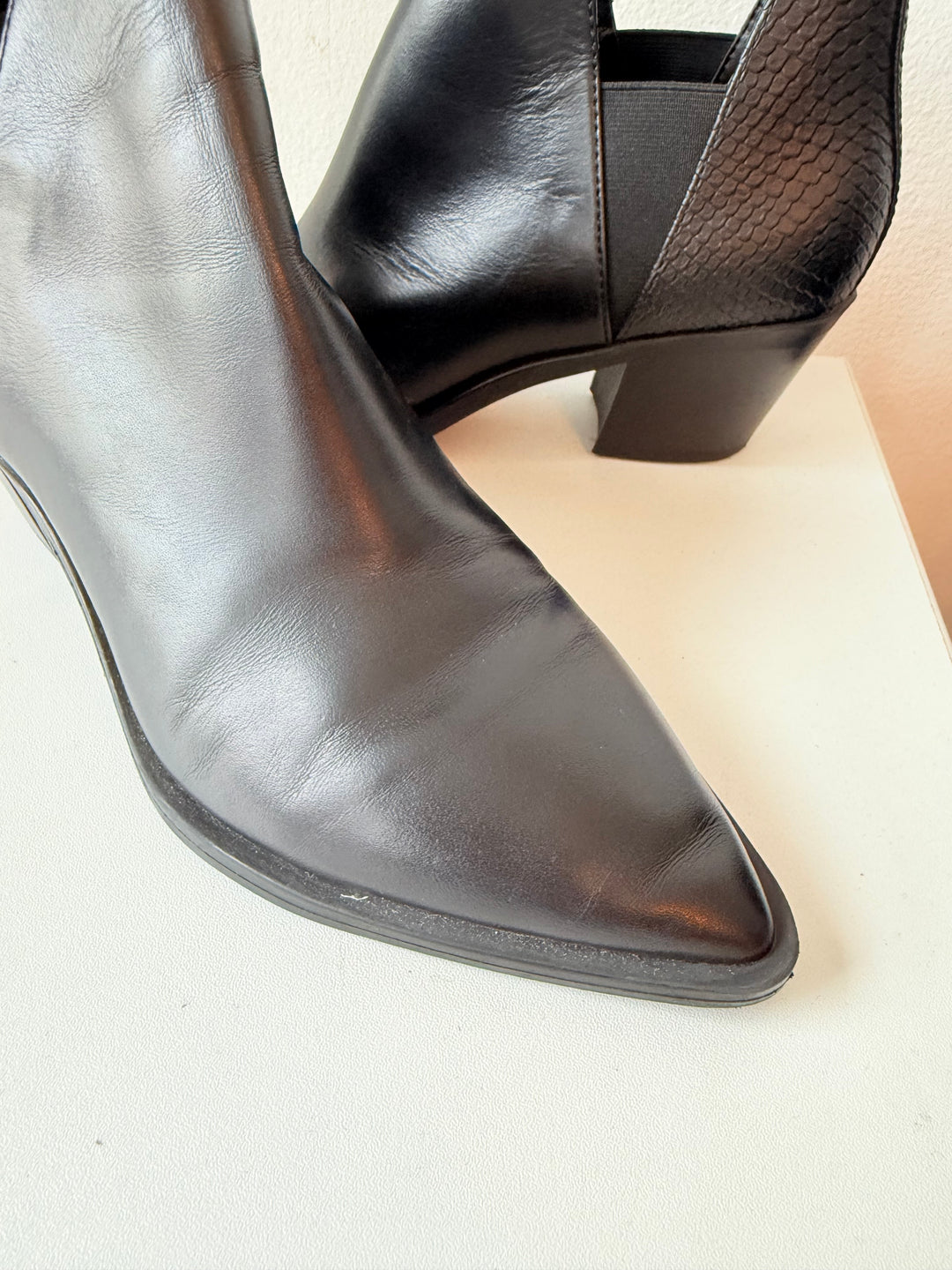 Dolce Vita Sonni Black Leather Ankle Boots Size 7