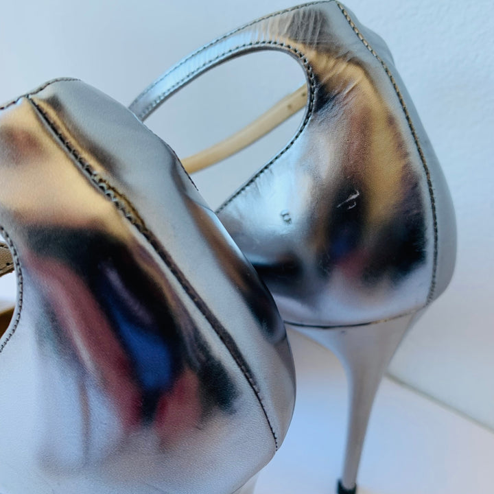 Jimmy Choo Lucy 100 Women’s Silver Metallic Leather D’Orsay Pointy Toe Ankle Strap Pumps Size 40