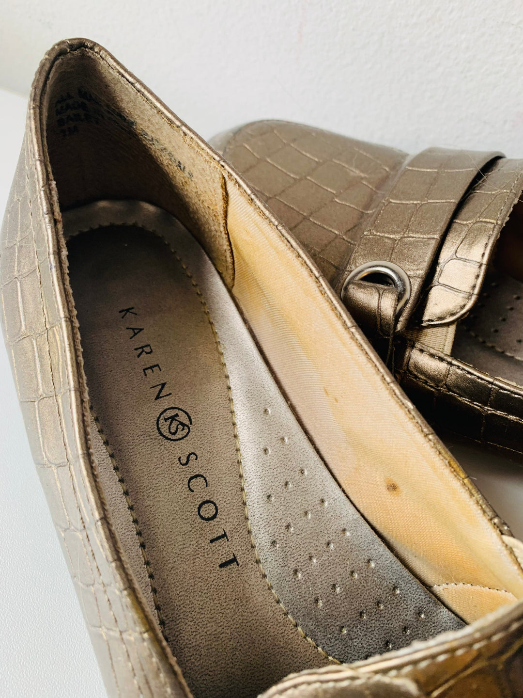 Karen Scott Gold Metallic Croc Embossed Slip On Shoes Size 7