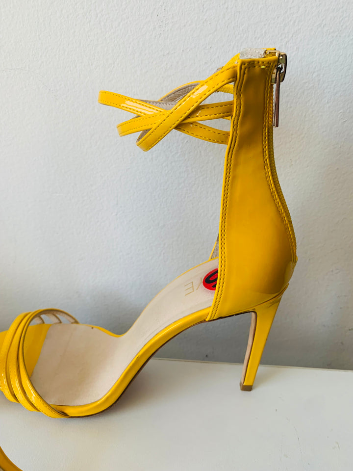 RAYE Yellow Patent Strappy Sandal Pump Size 10