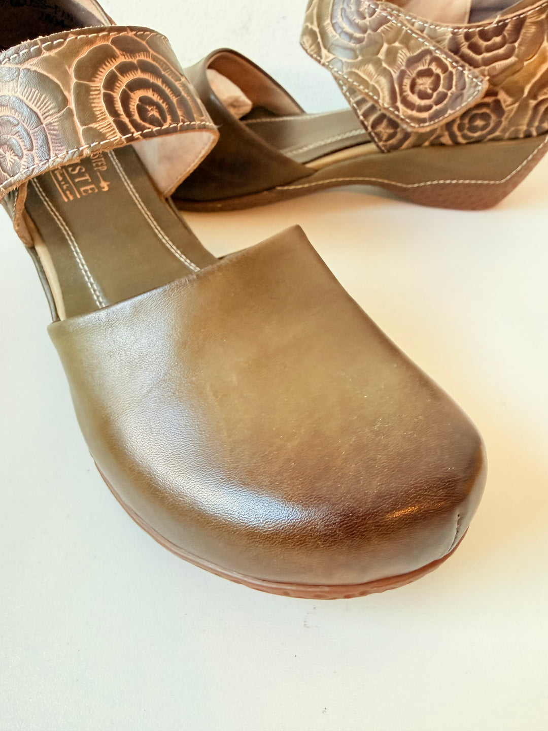 L’Artiste By Spring Step Gloss Pansy Embellised Floral Strap Mary Jane Shoes Size 41 In Olive