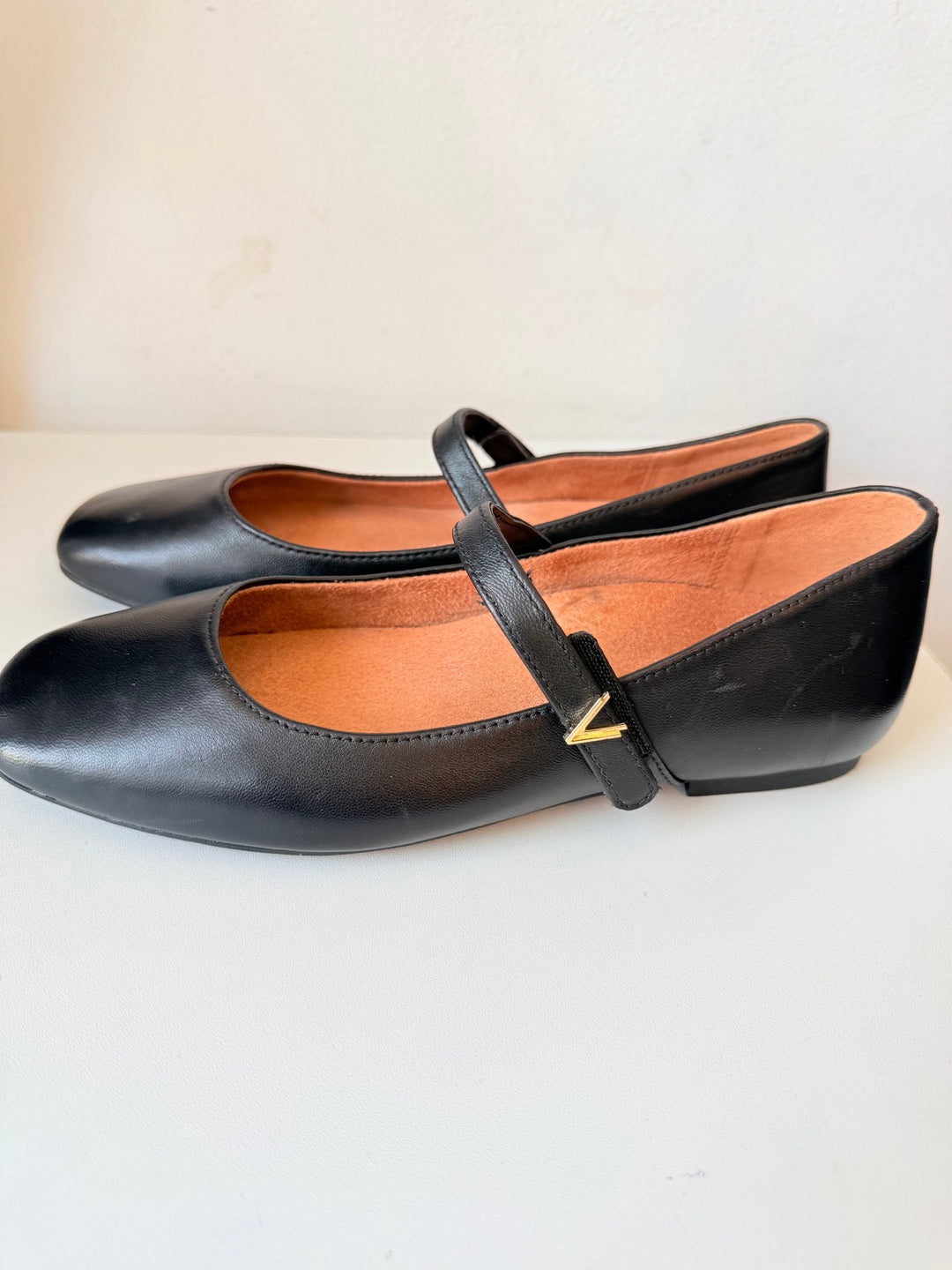 Vionic Almeda Black Leather Classic Mary Jane’s Size 6 NIB