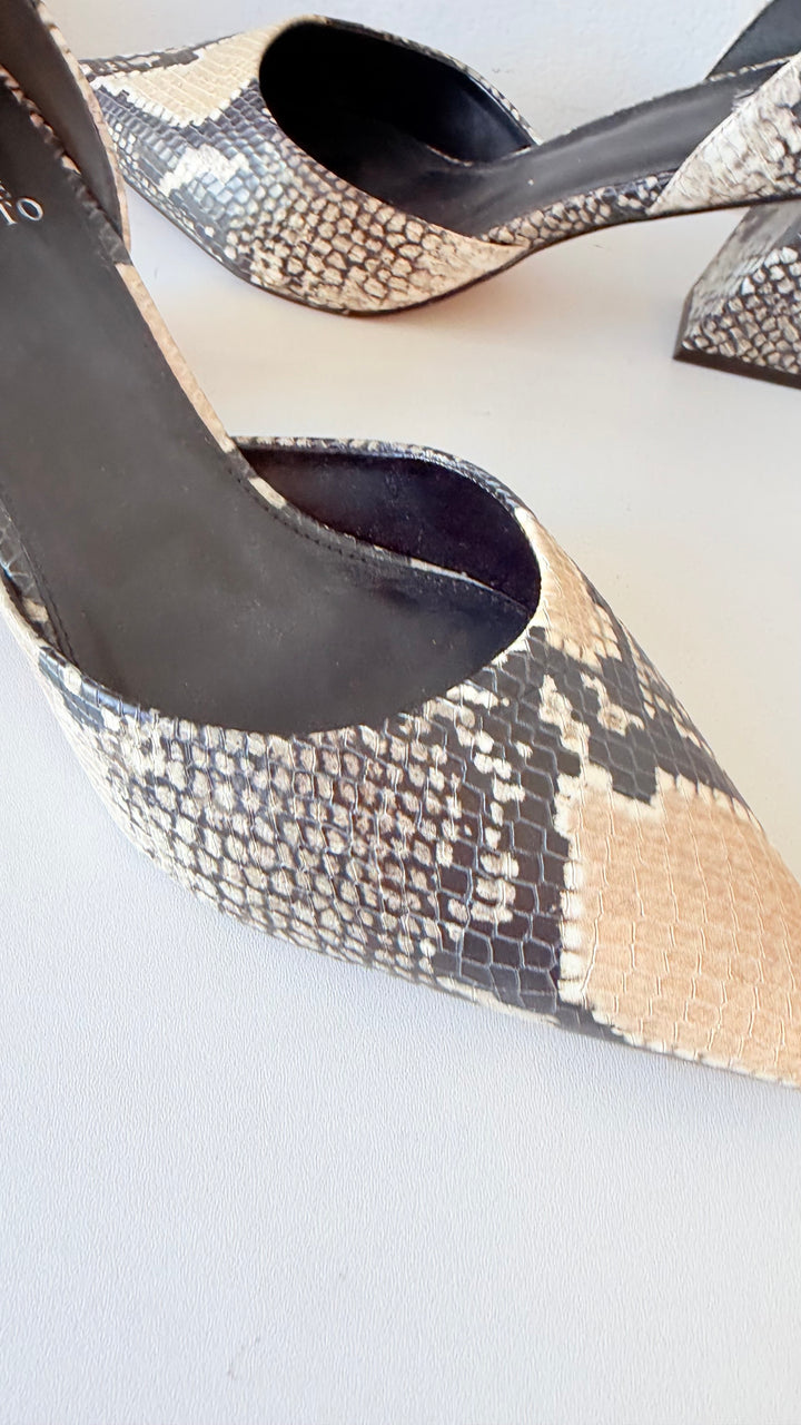 Vince Camuto Sorenn Pointed Toe Snake Pribt Pumps Size 10