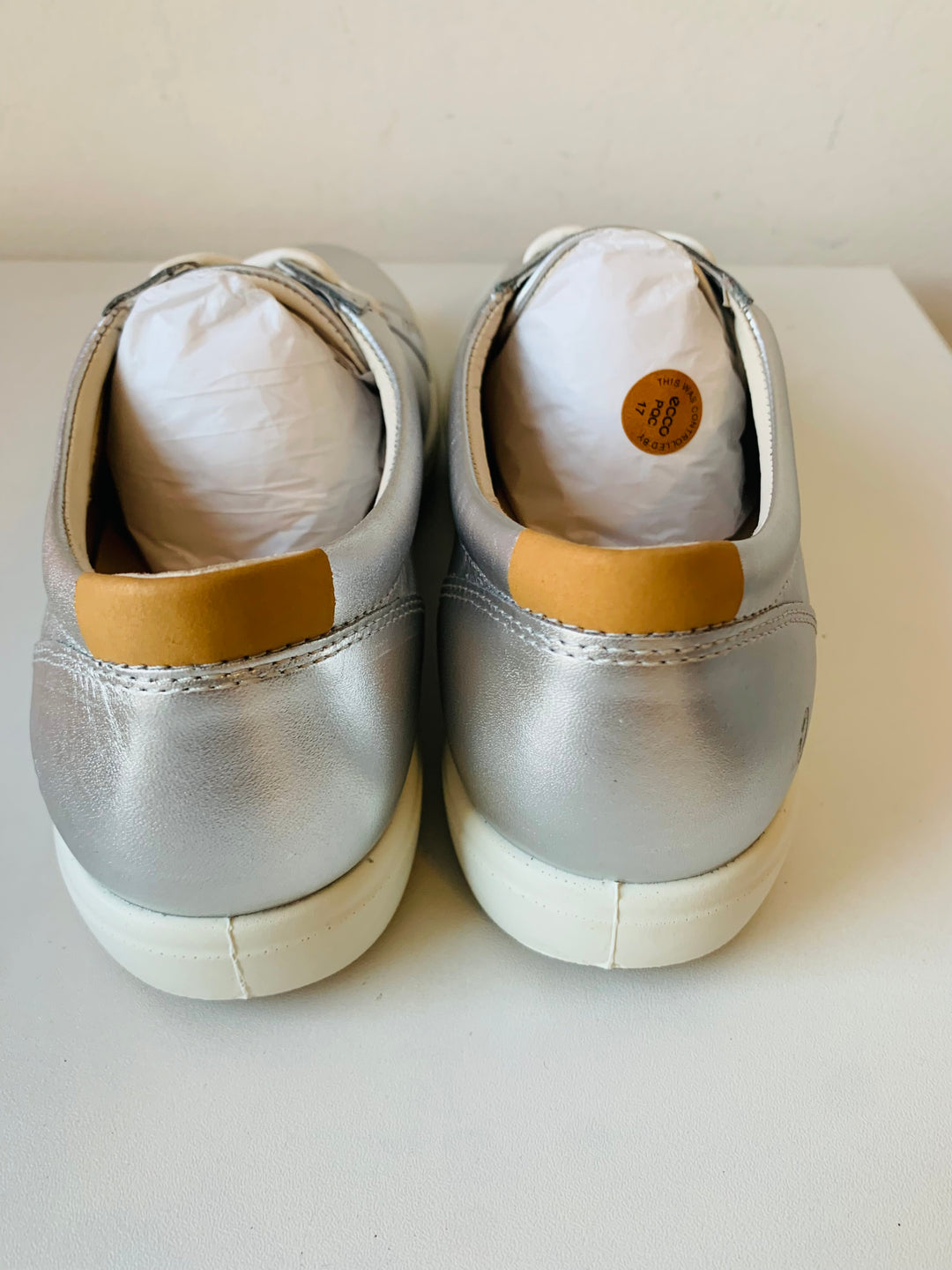 Ecco Super Soft Leather Silver Metallic Lace Up Sneakers NIB Size 41 (US size 10-10.5)