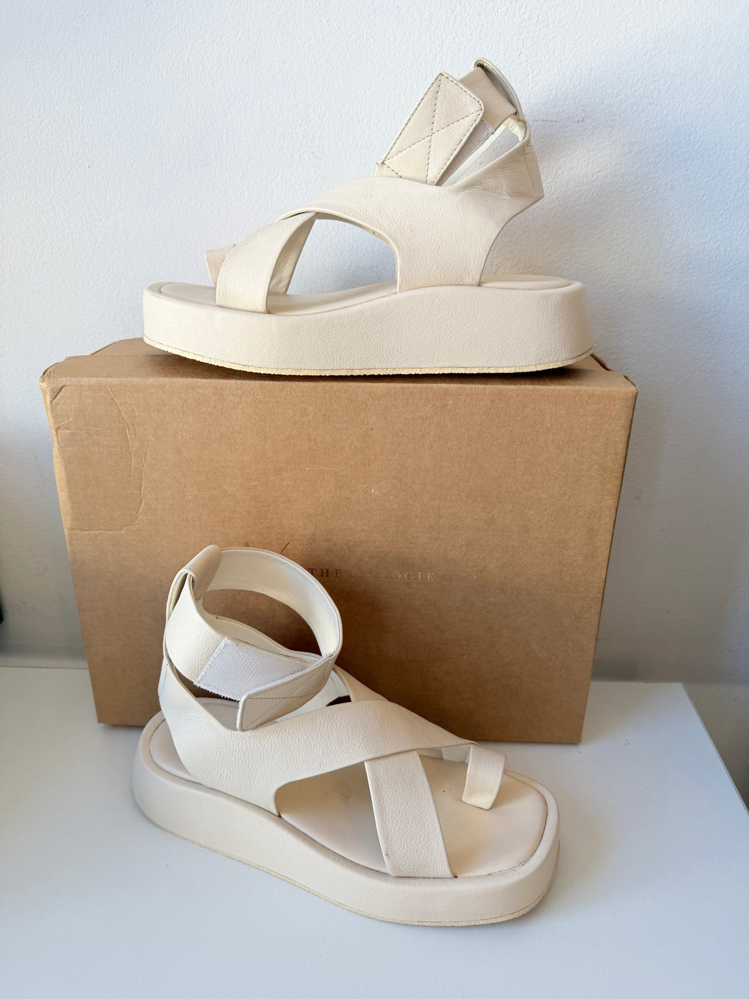 Anthropologie Toe Looped Gladiator Sandals in Cream White Size 6