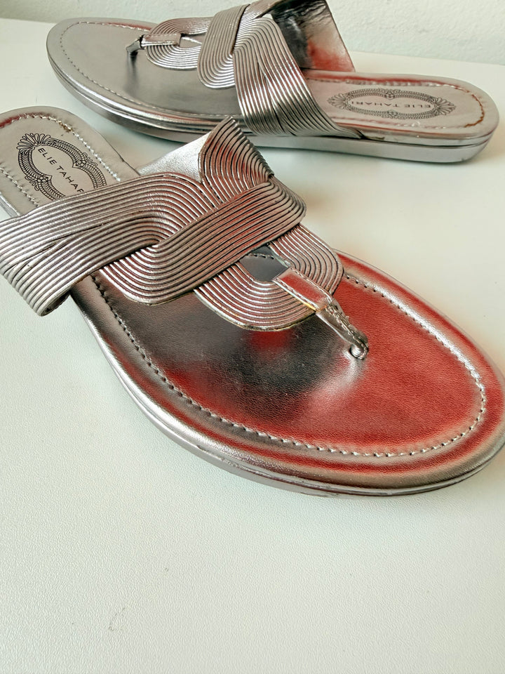 Elite Tahari Laurel Silver Mettalic Thong Sandals Size 38.5