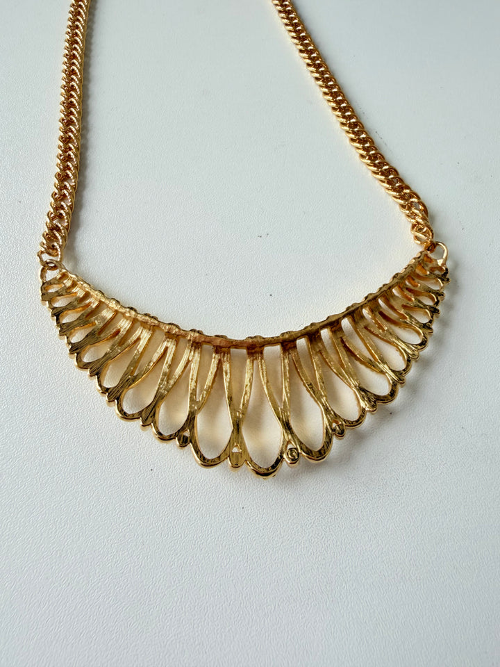 Vintage Avon Gold Tone Necklace