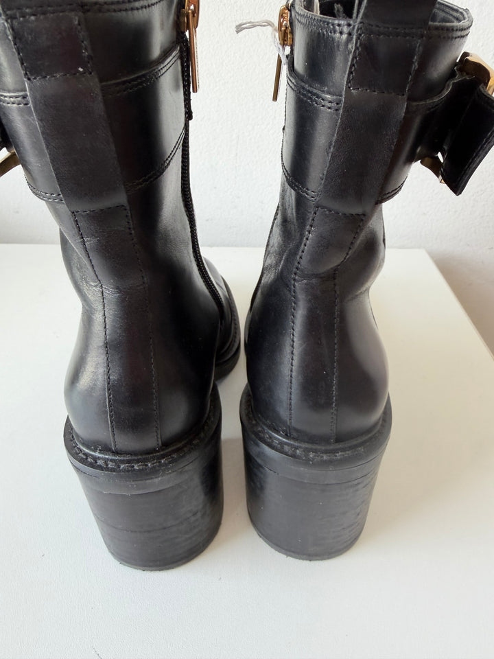 Vince Camuto Bembonie Stacked Leather Heel Bootie In Black Size 8.5 Women’s