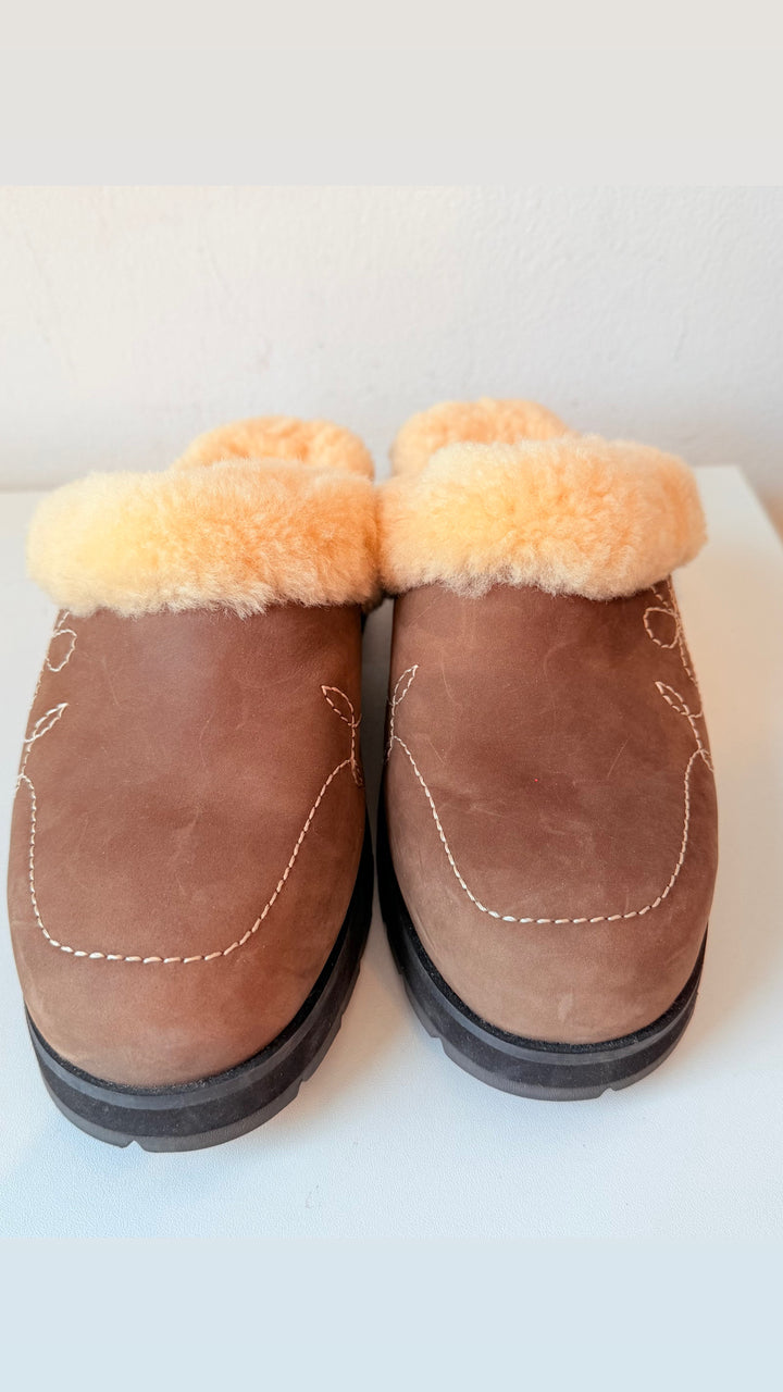 UGG Brown Blossom Embroidered Suede & Sherpa Heeled Mule/Clog Size 9 New