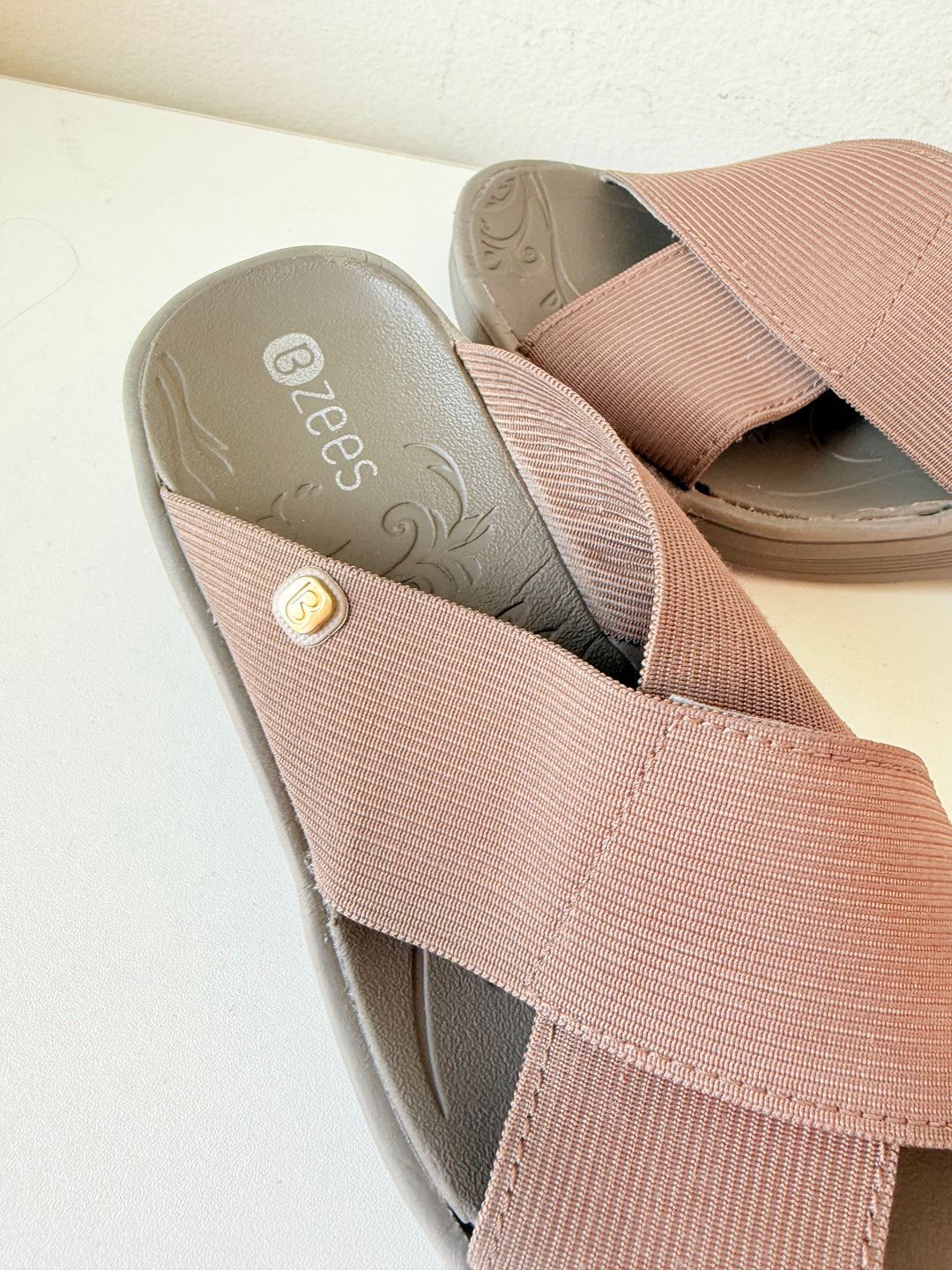 B Zees Grey/Light Brown Platform Slip on Sandals Size 6W