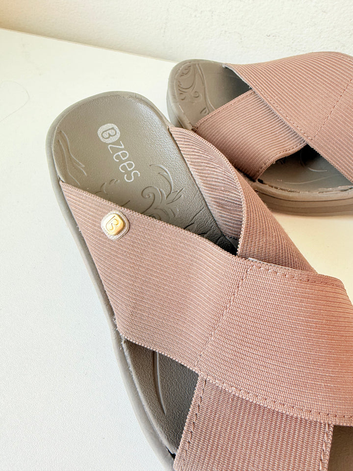 B Zees Grey/Light Brown Platform Slip on Sandals Size 6W