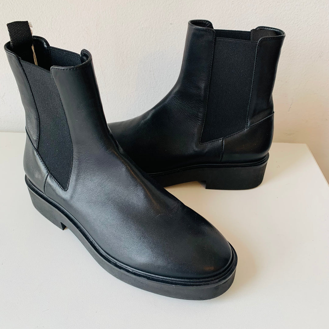 Stuart Weitzman Henley Chelsea Black Leather Ankle Boots Size 7