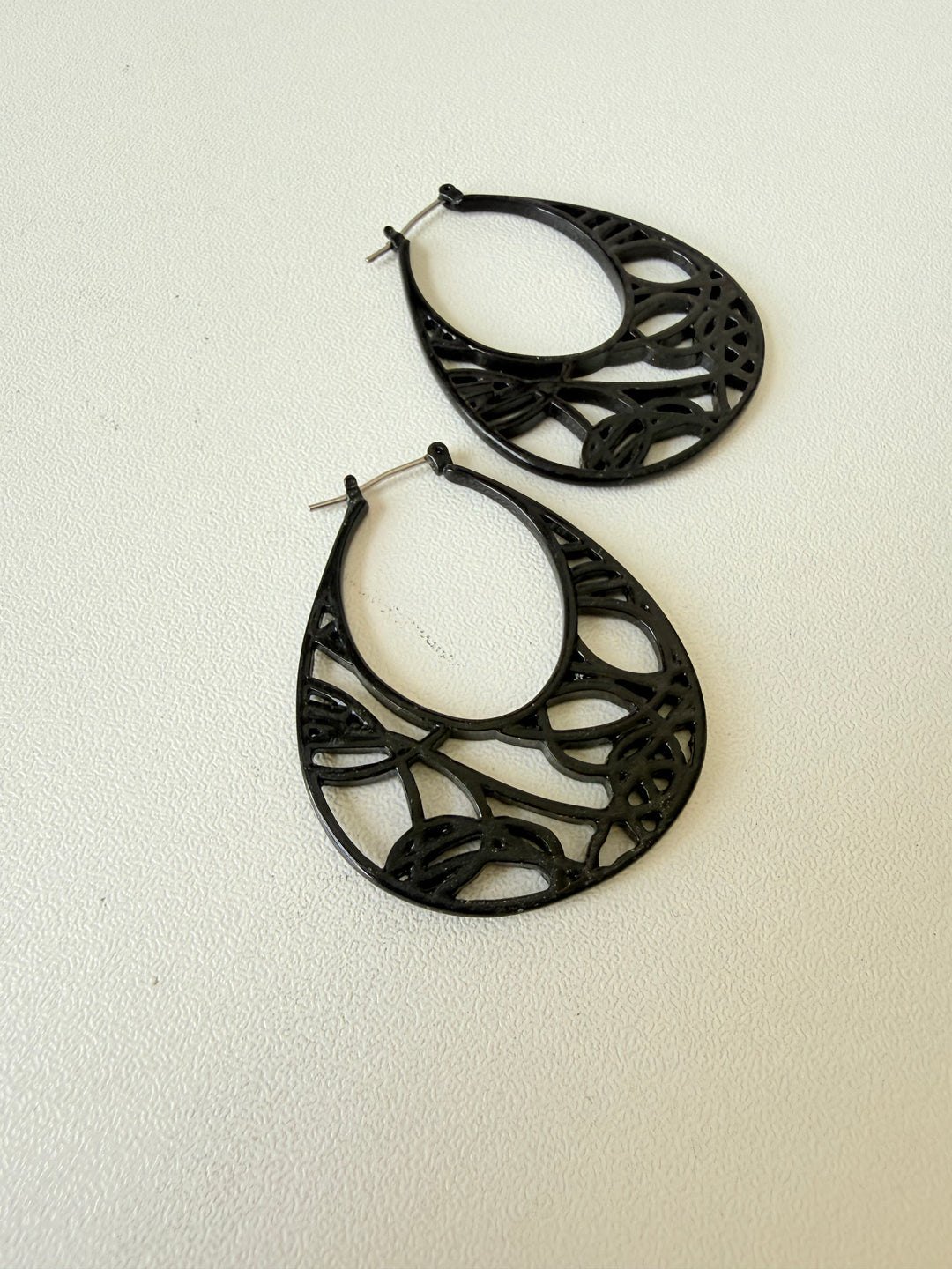 Vintage Black Tone Fillagree Scrolled Teardrop Pierced Earrings