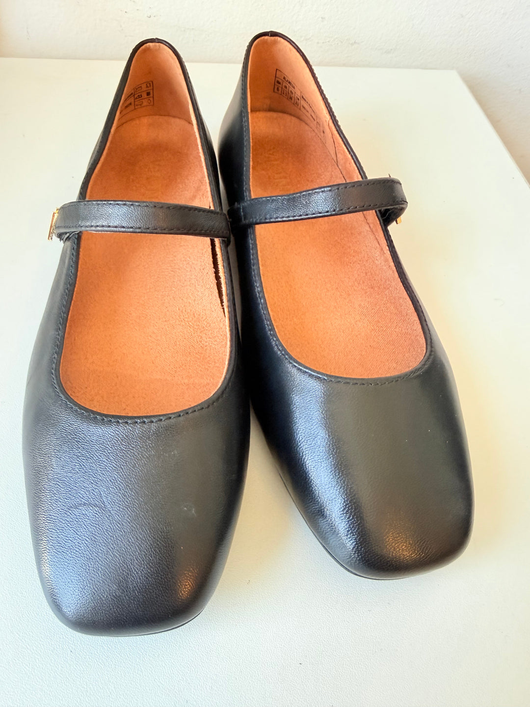 Vionic Almeda Black Leather Classic Mary Jane’s Size 6 NIB