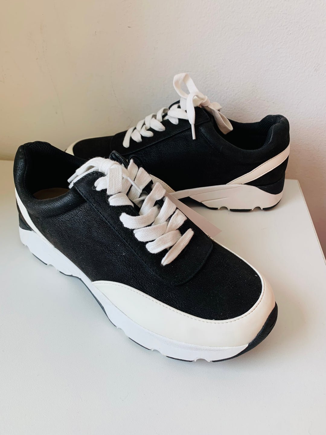 Loft NWT Black And White Chunky Sneakers Size 8