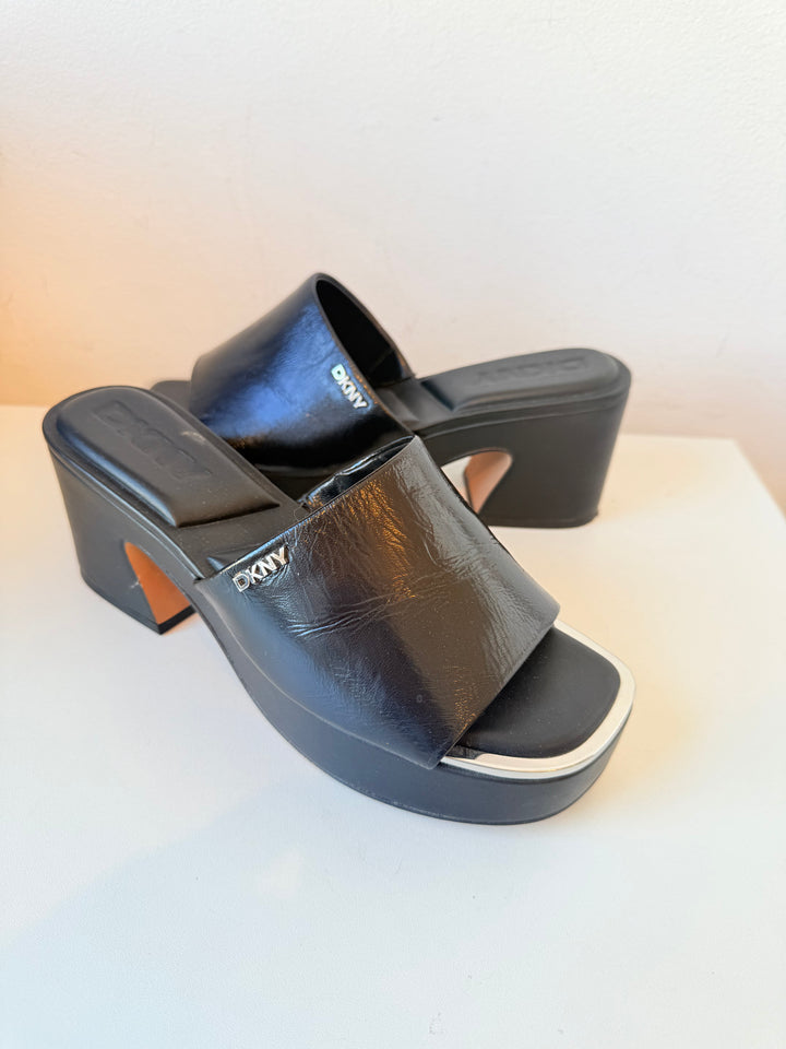 DKNY Desirae Platform Sandal In Black Leather Size 8.5