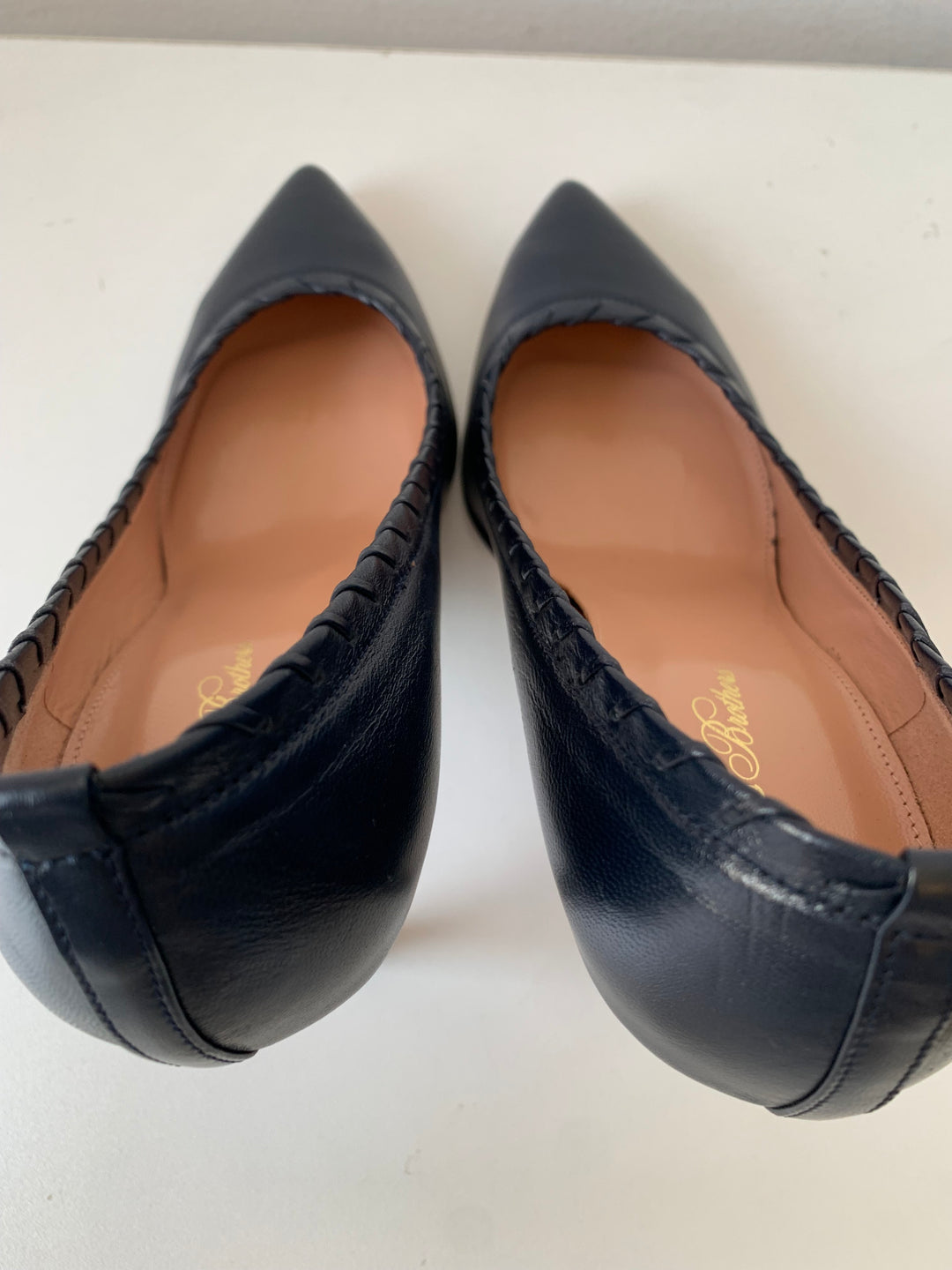 Brookes Brothers Deep Navy Blue Leather Whipstitch Pointed Toe Pumps Size 9 New