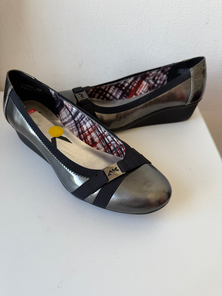 Anne Klein Definitely Pewter Black Wedge Pumps Size 7.5