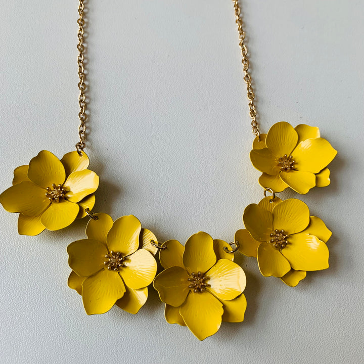 Signature NYC Necklace & Pierced Earring Set NWT in Yellow