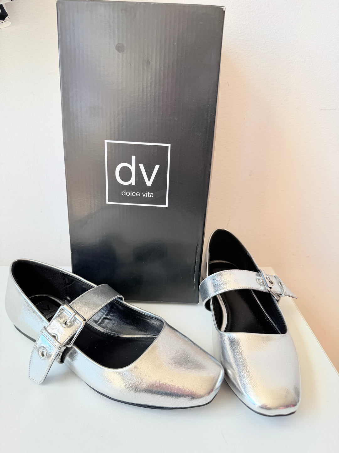DV by Dolce Vita Millie Silver Mettalic Buckled Ballet Flats Size 7 New