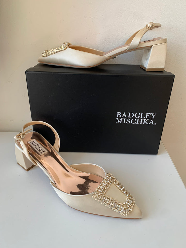 Badgley Mischka Ivory Satin Emmie Pointed Toe Sling Back Pump Size 9.5