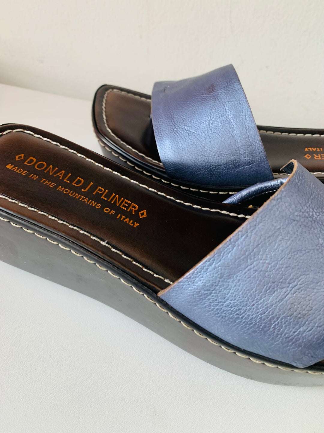 Donald Pliner Blue Metallic Leather Strao Wonens Sandals Size 8