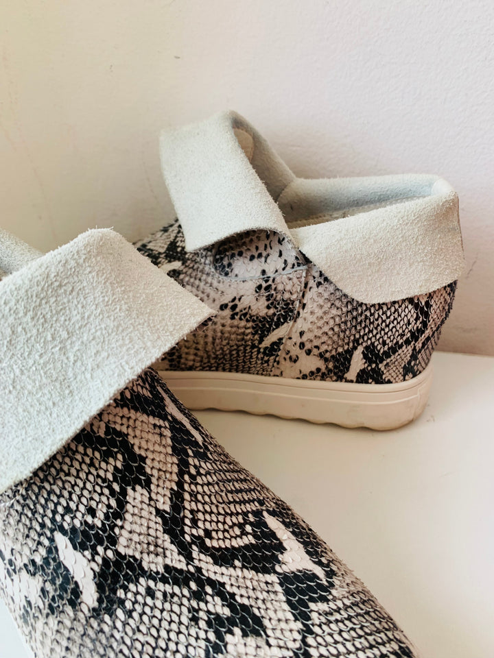 J/Slides Slip on Snake Print Sneaker Size 9