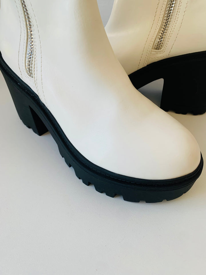 Urban Outfitters White Heeled Chunky Boots Size 7