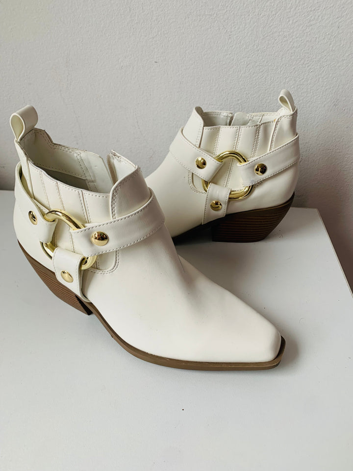 GBG Los Angeles White Vegan Ankle Cowboy Boots Size 6.5