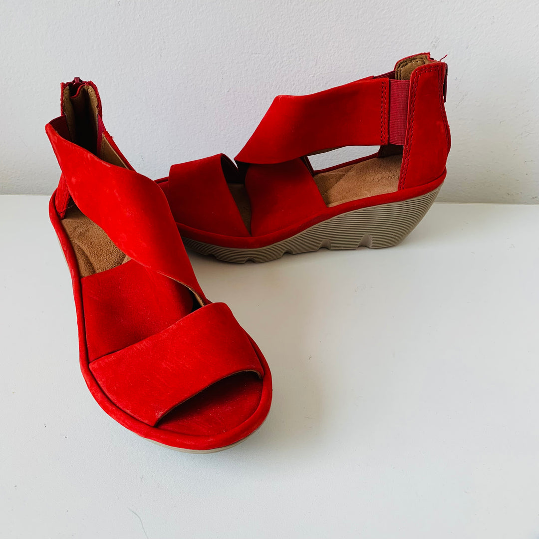 Clark’s Women’s Clarene Glamour Red Suede Wedge Sandal Size 6.5 NEW