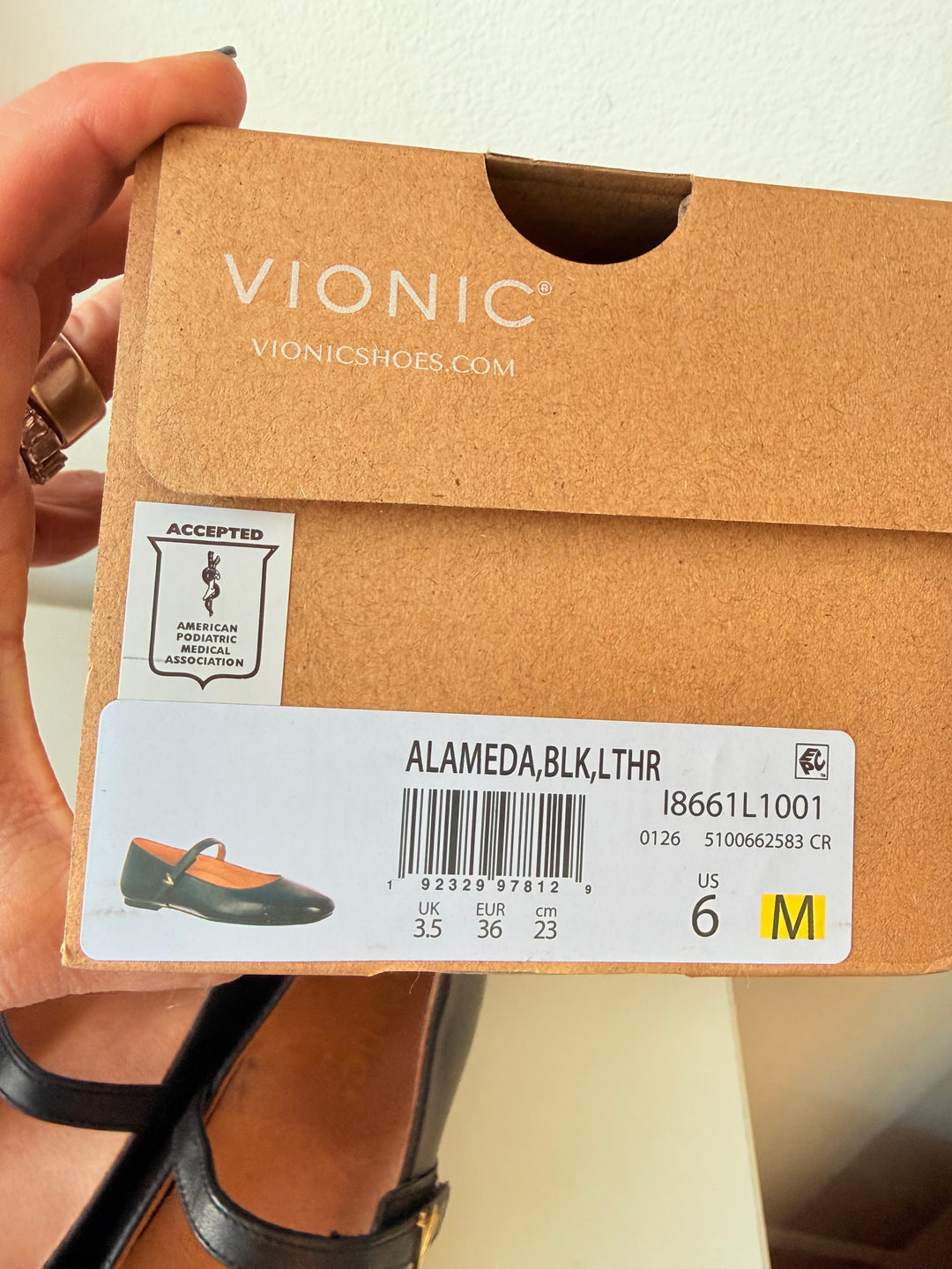 Vionic Almeda Black Leather Classic Mary Jane’s Size 6 NIB