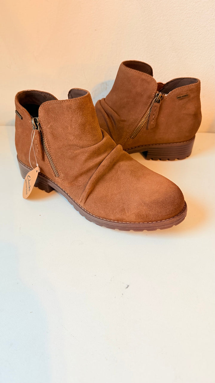 Clark’s Women’s Nissini Top Waterproof Walnut Siede Boots Size 8.5 NWT