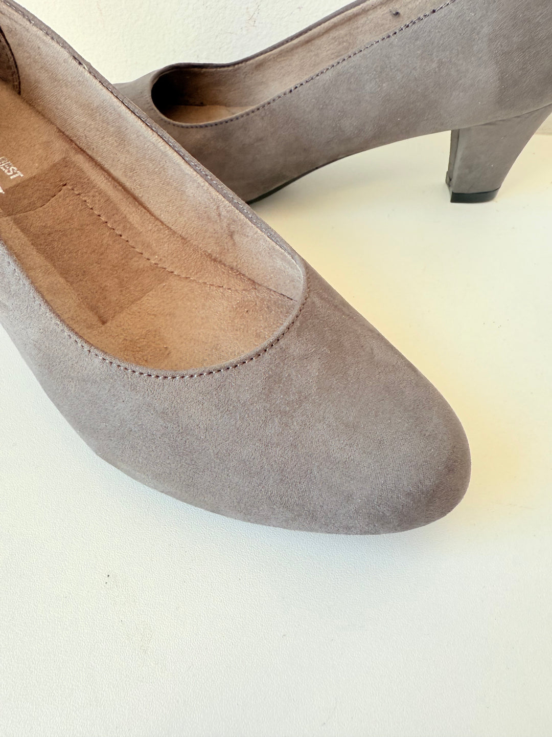 A2 By Aerosoles Grey Suede Pumps Size 8