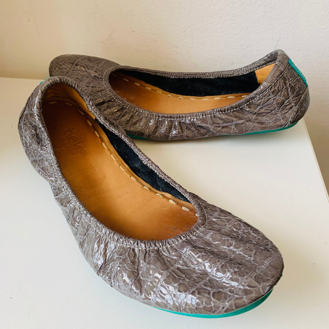 TIEKS Grey Patent Croc Embossed Foldable Ballet Flats Size 10