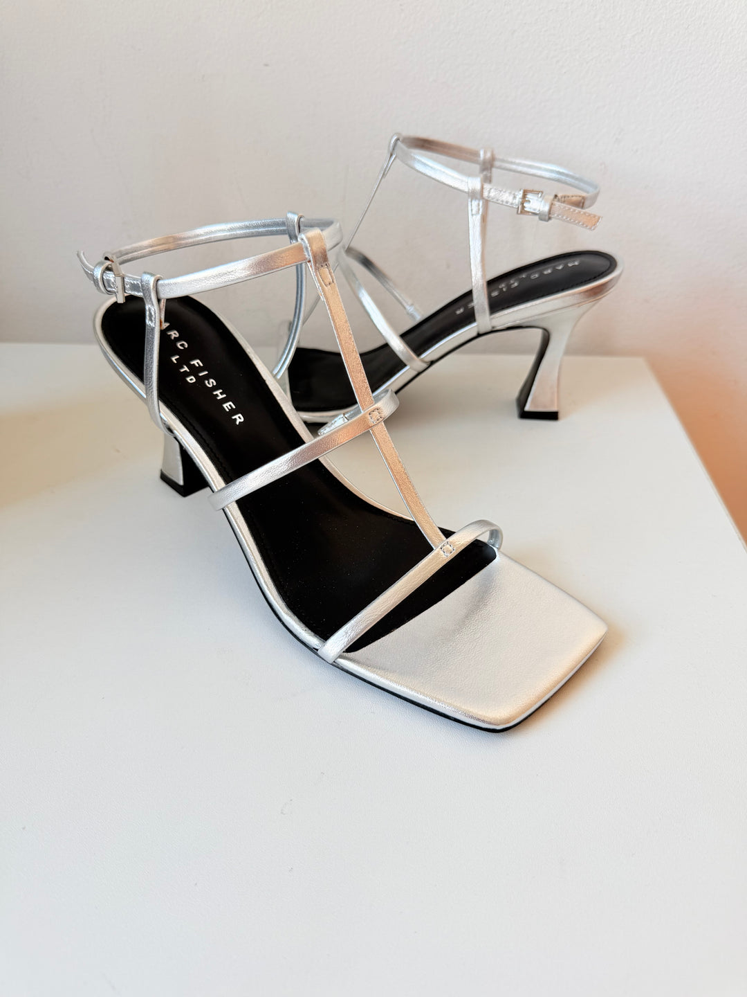 Marc Fisher Dennie Strappy Leather Dress Sandal In Metallic Silver Size 10 NIB
