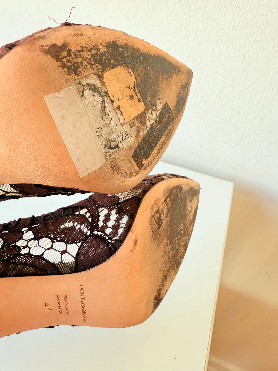 Dolce & Gabbana Taormina Burgundy Lace Pumps With Swarovski Crystal Brooch Detailing  Size 41