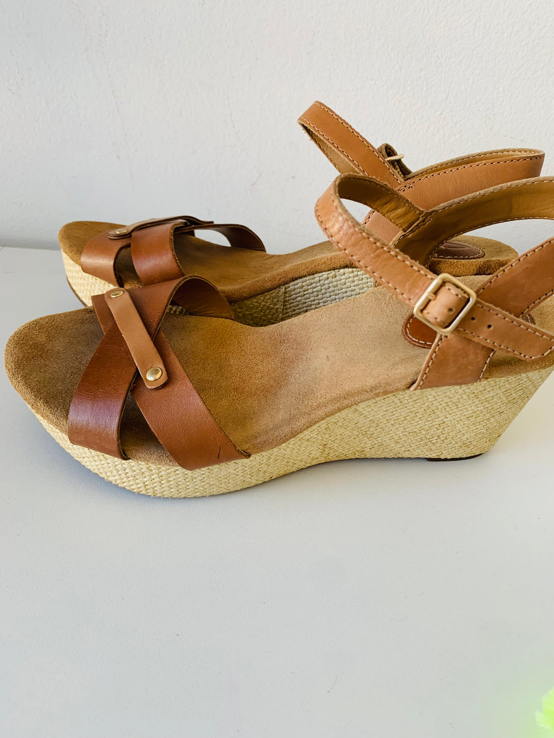 Clark’s Tan Leather Wedge Sandals Size 7.5