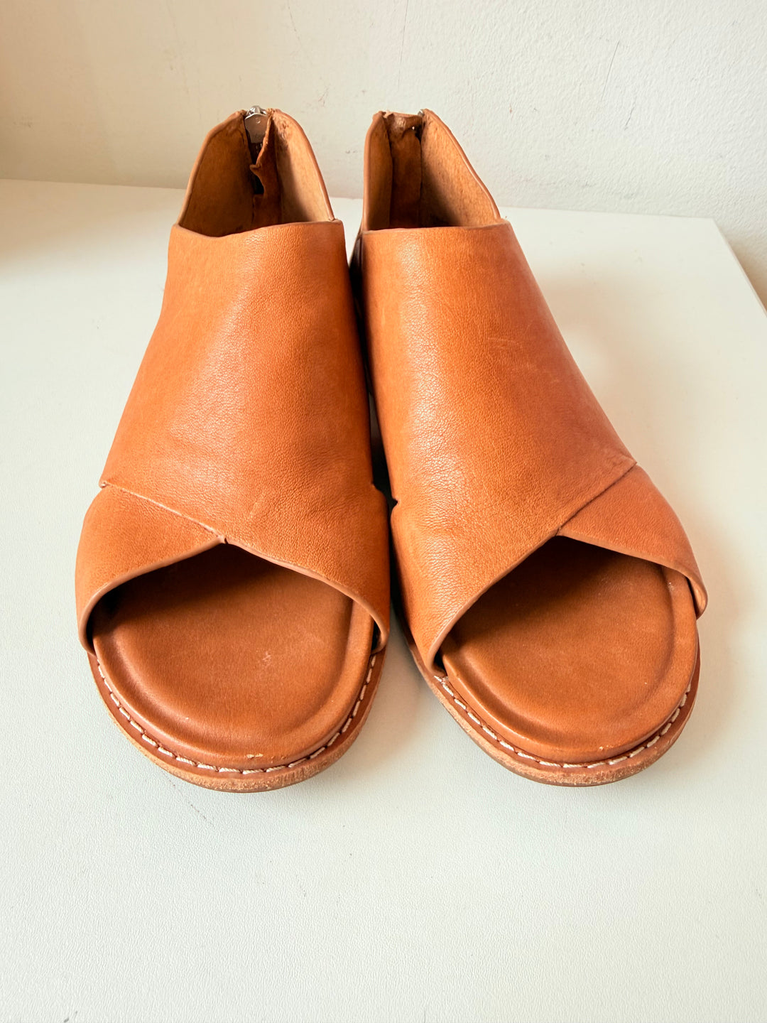 Sofft Evonne Leather Sandals Size 8 Color Luggage