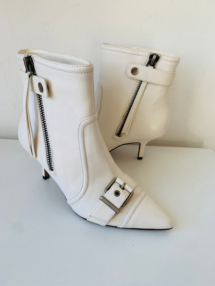 Vince Camuto Women’s Krydel Kitten Heel White Leather Ankle Bootie Size 7