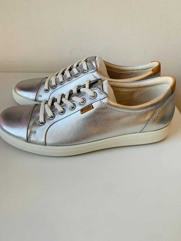 Ecco Super Soft Leather Silver Metallic Lace Up Sneakers NIB Size 41 (US size 10-10.5)