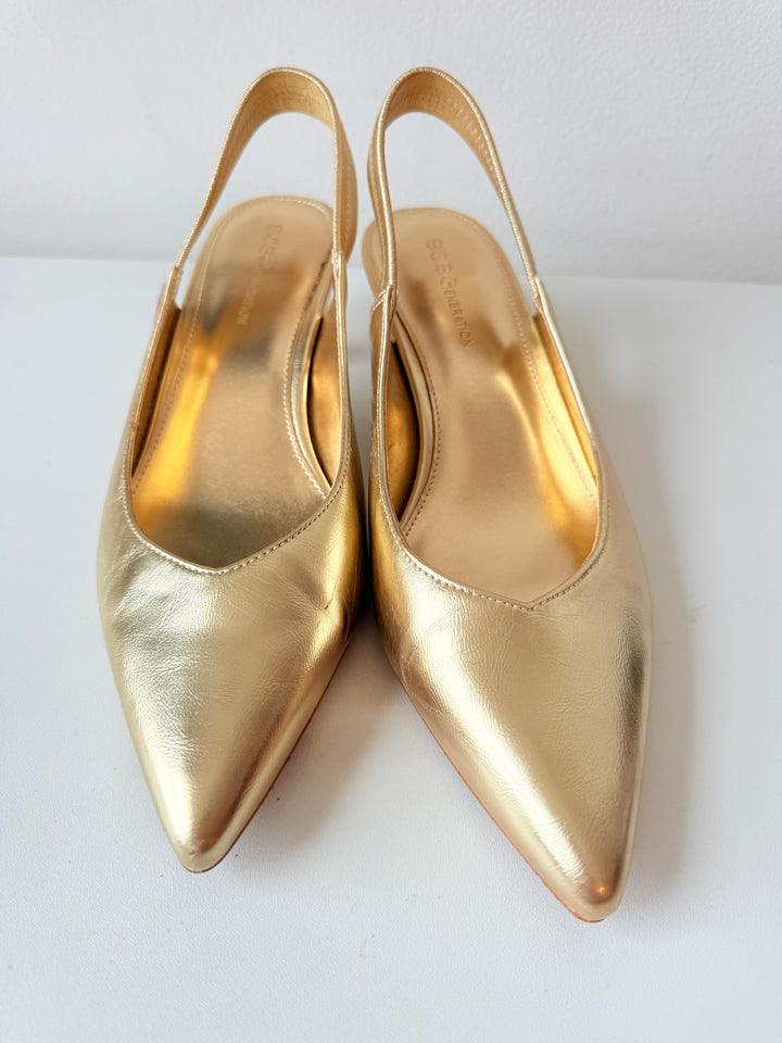 BCBGeneration Kayla Gold Mettalic Sling Back Kitten Heel Pumps Size 8