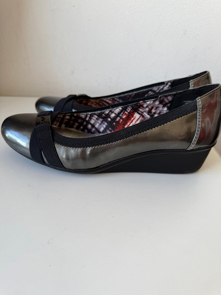 Anne Klein Definitely Pewter Black Wedge Pumps Size 7.5
