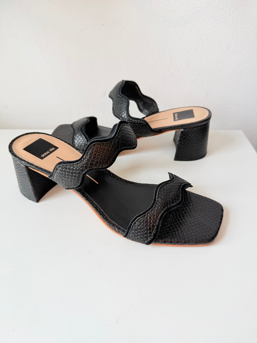 Dolce Vita Liva Black Wavy Strap Sandal Size 10