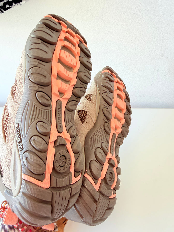 Merrell Alverstone Low Hiking Shoes Size 9 Women’s in Aluminum Tan J033034