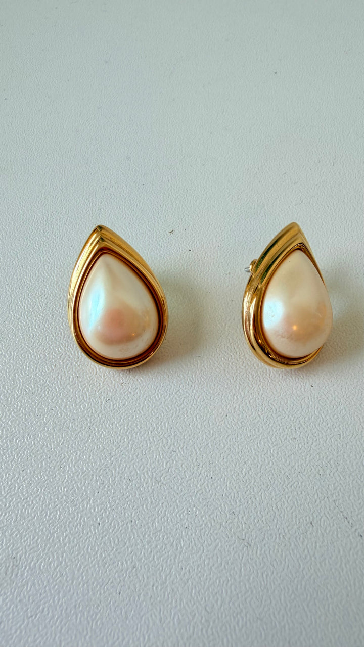 Vintage Pear Shaped Pearl Pierced Earrings