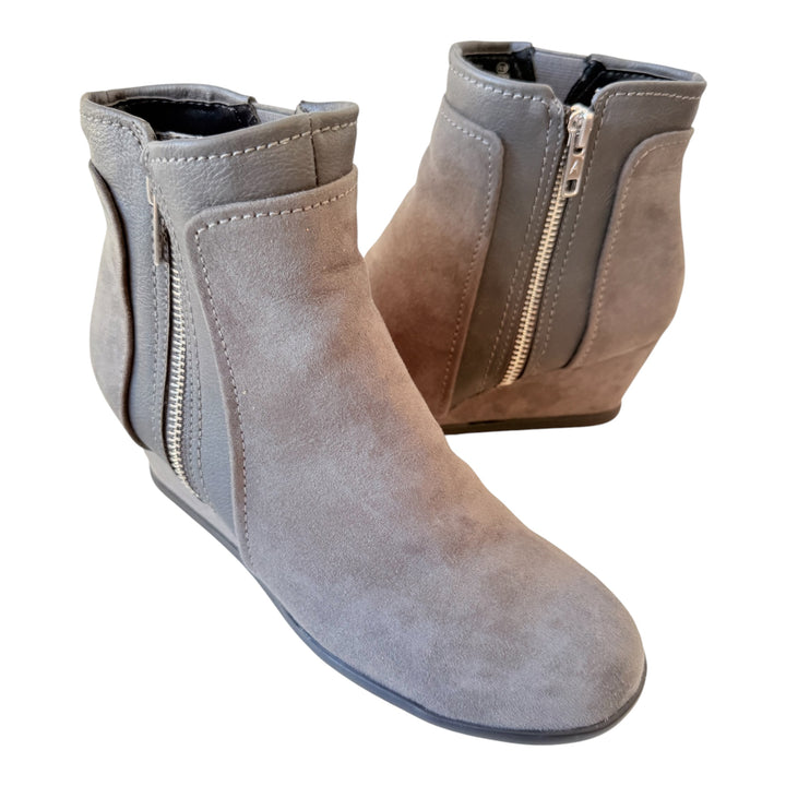 Aerosoles Allowance Gray Faux Suede Wedge Boots Size 6