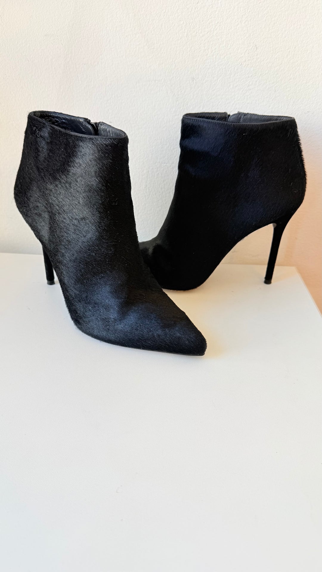 Stuart Weitzman Black Calf Pony Hair Pointed Toe Stiletto Boots Size 8 M Women’s
