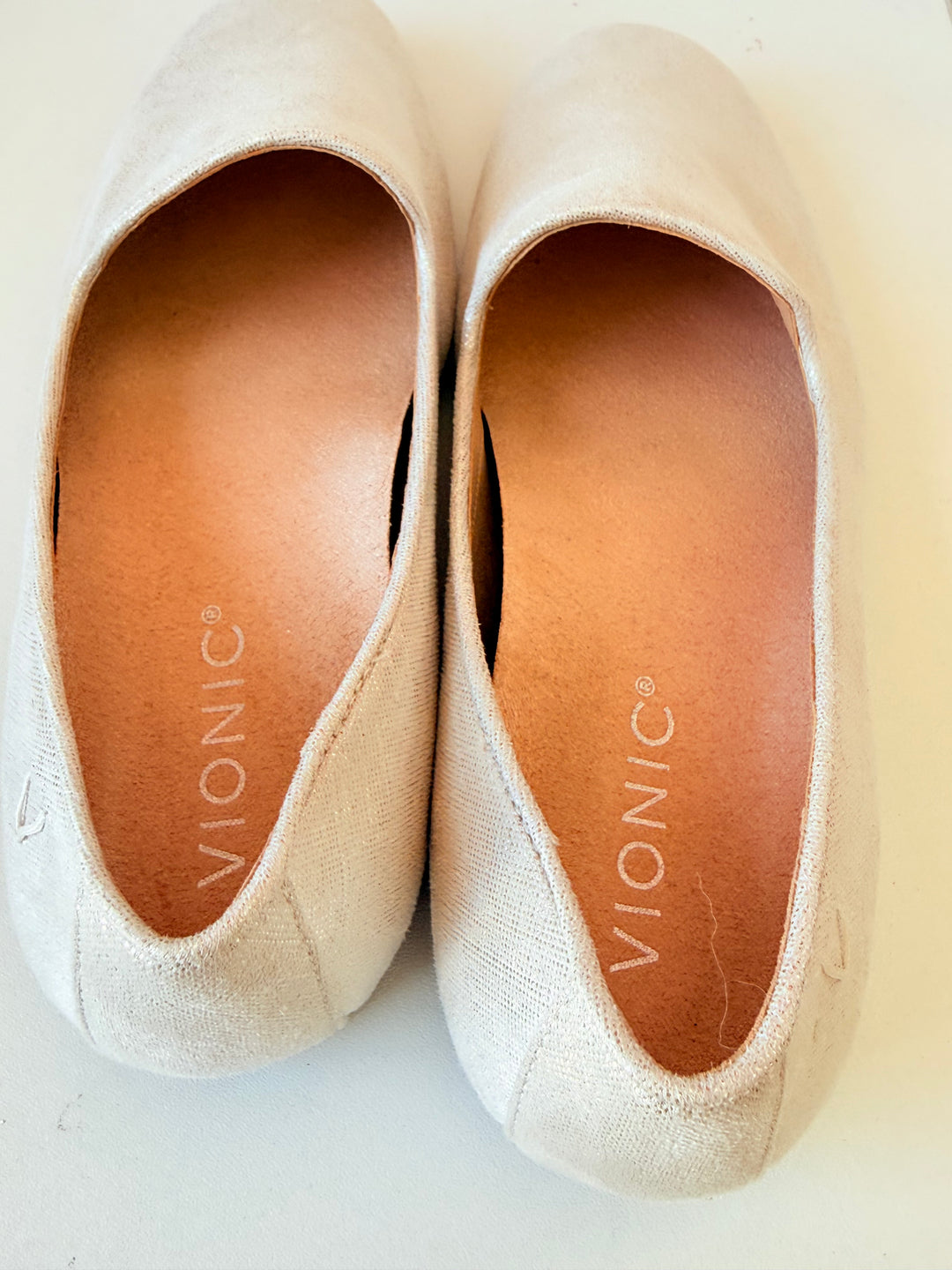 Vionic Willa II In Light Silver Shimmer Mettalic Size 6 Wide New