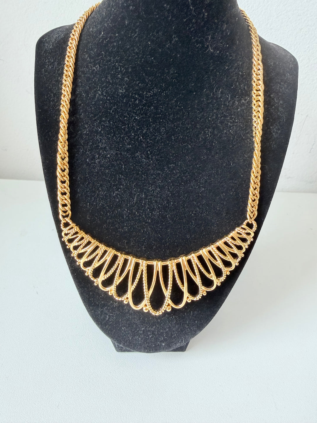Vintage Avon Gold Tone Necklace